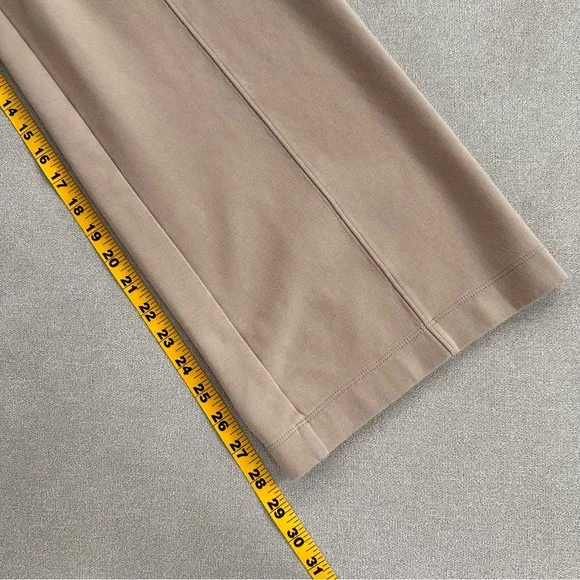 Old Navy Women's Dynamic Fleece High Waist Wide Leg Cargo Sweatpants. Medium. - Picture 7 of 7